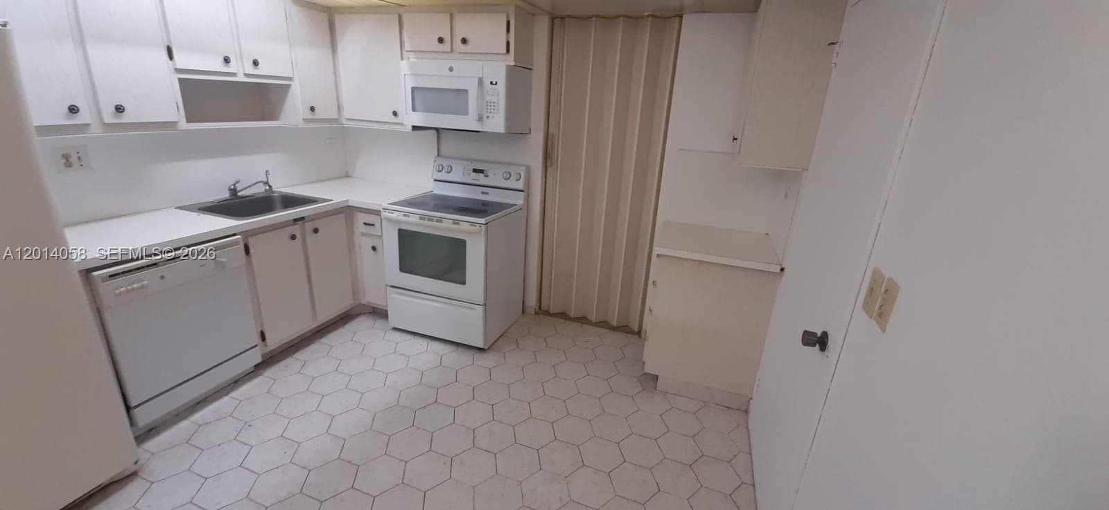 WINSTON TOWERS 200 · #1711 in Sunny Isles Beach - Photo 16