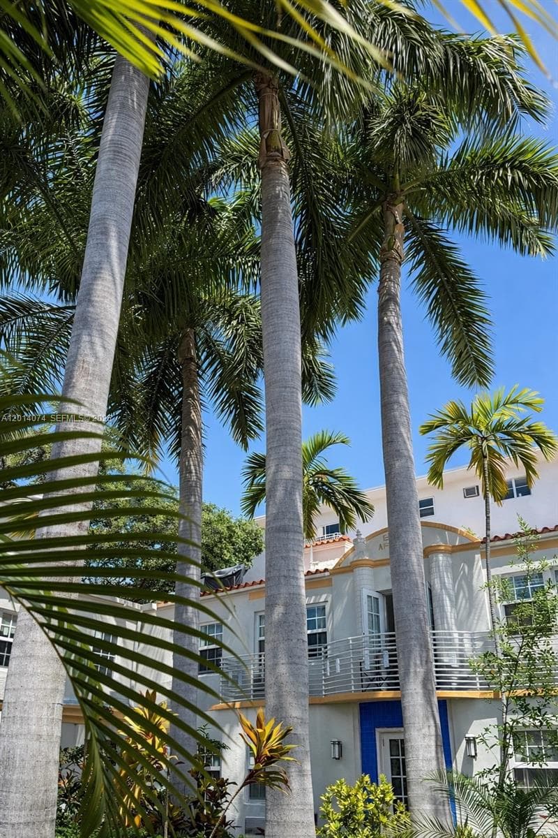 BEACH GARDENS CONDO · #11 in Miami Beach - Photo 2