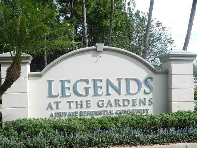 legens at the Gardens