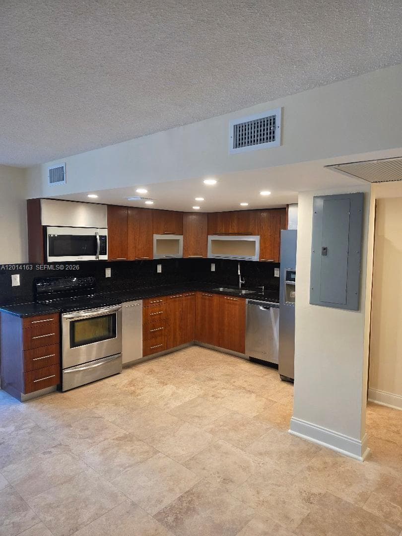 DeSoto Park North condo · #104 in Hallandale Beach - Photo 13