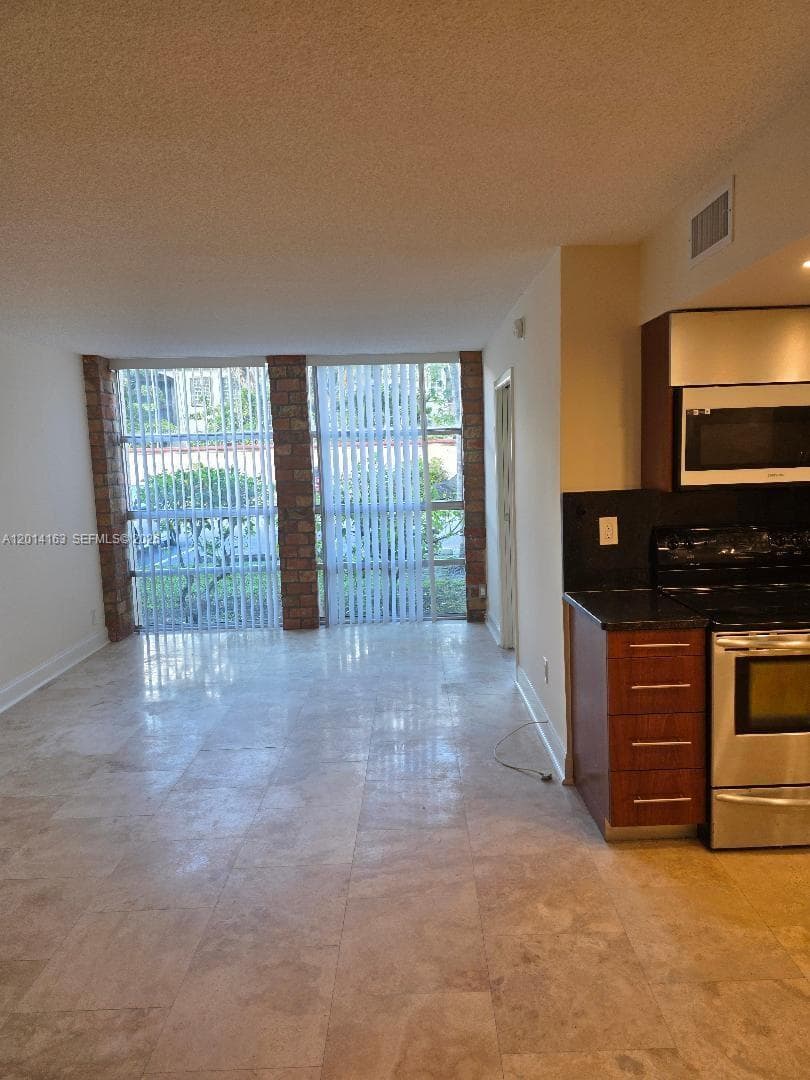 DeSoto Park North condo · #104 in Hallandale Beach - Photo 14