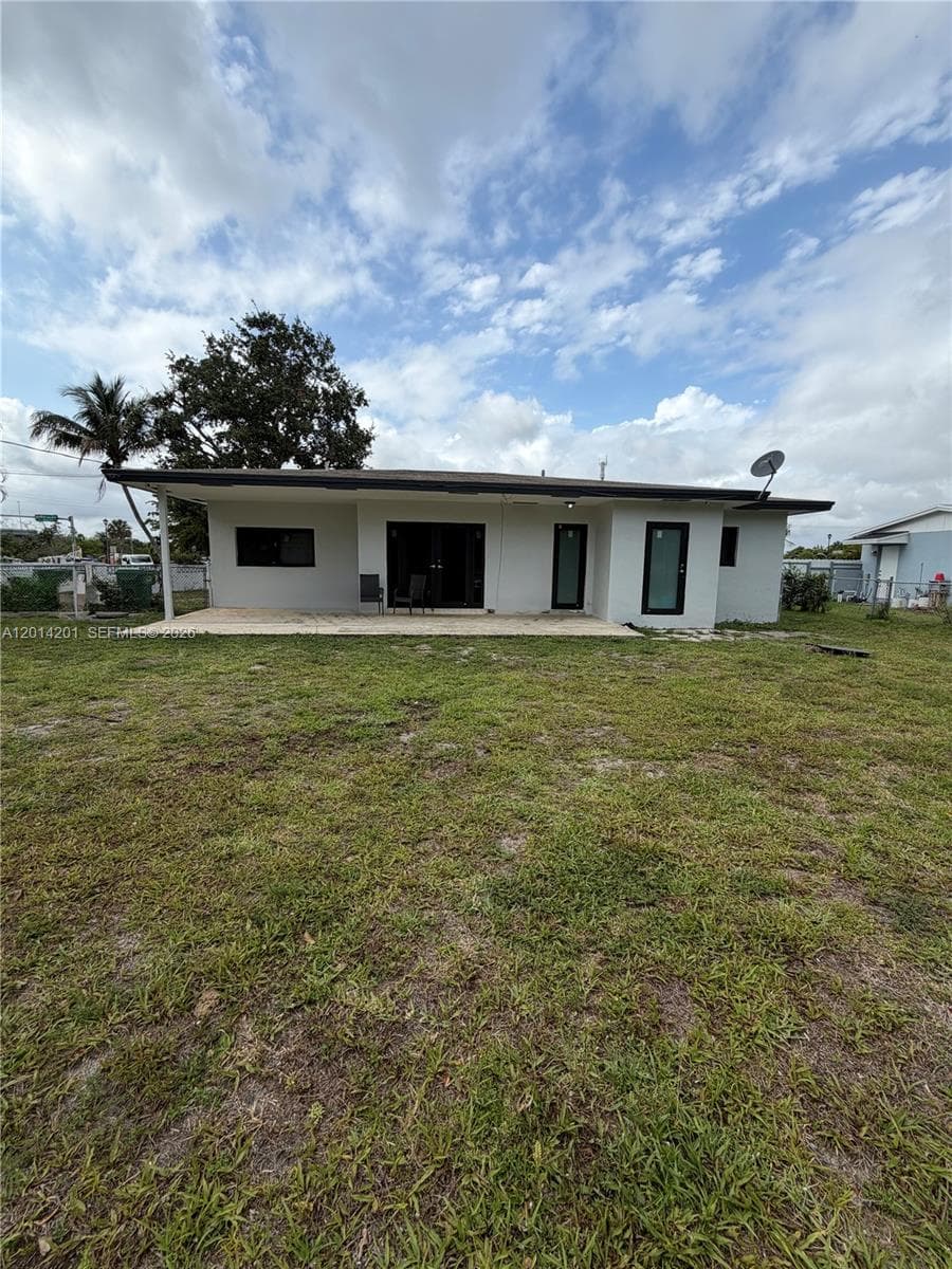 1410 NW 199TH St photo 15
