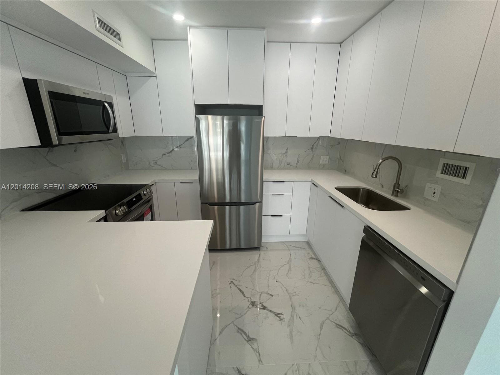 ALEXANDER TOWERS CONDO · #210 in Hollywood - Photo 2