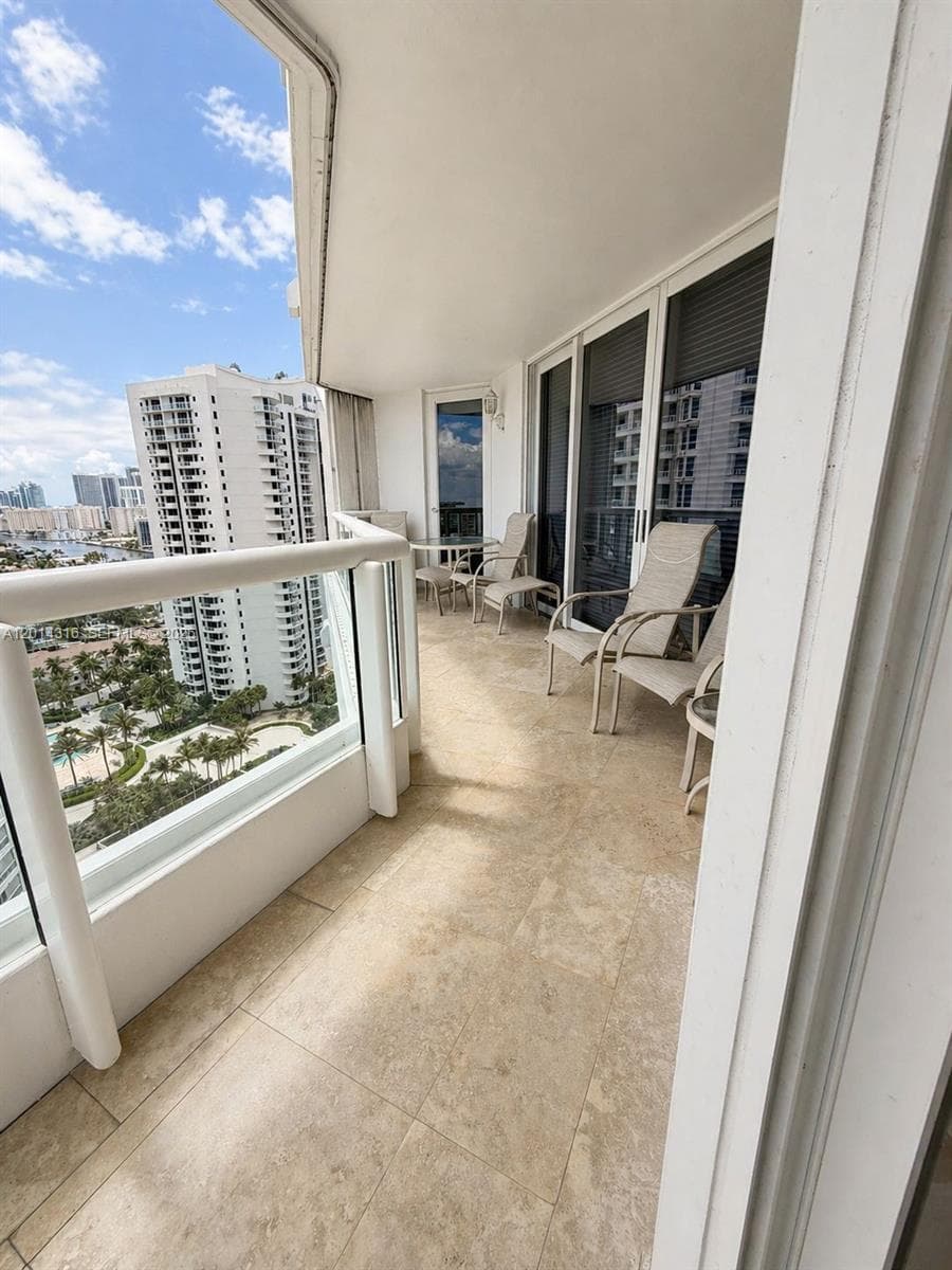 SOUTH TOWER AT THE POINT · #2403 in Aventura - Photo 19