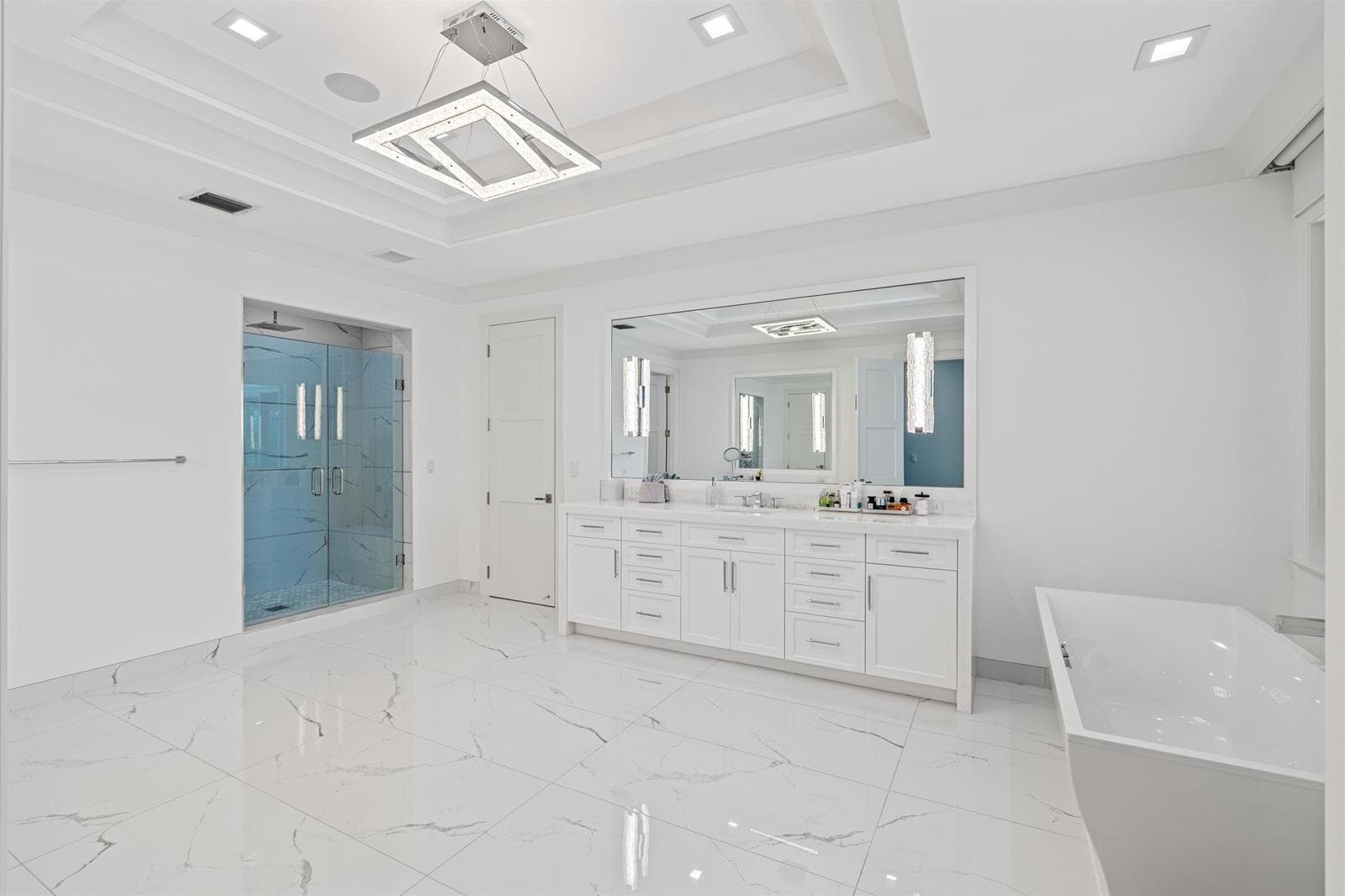 PRIMARY_BATH_LEFT_ANGLE