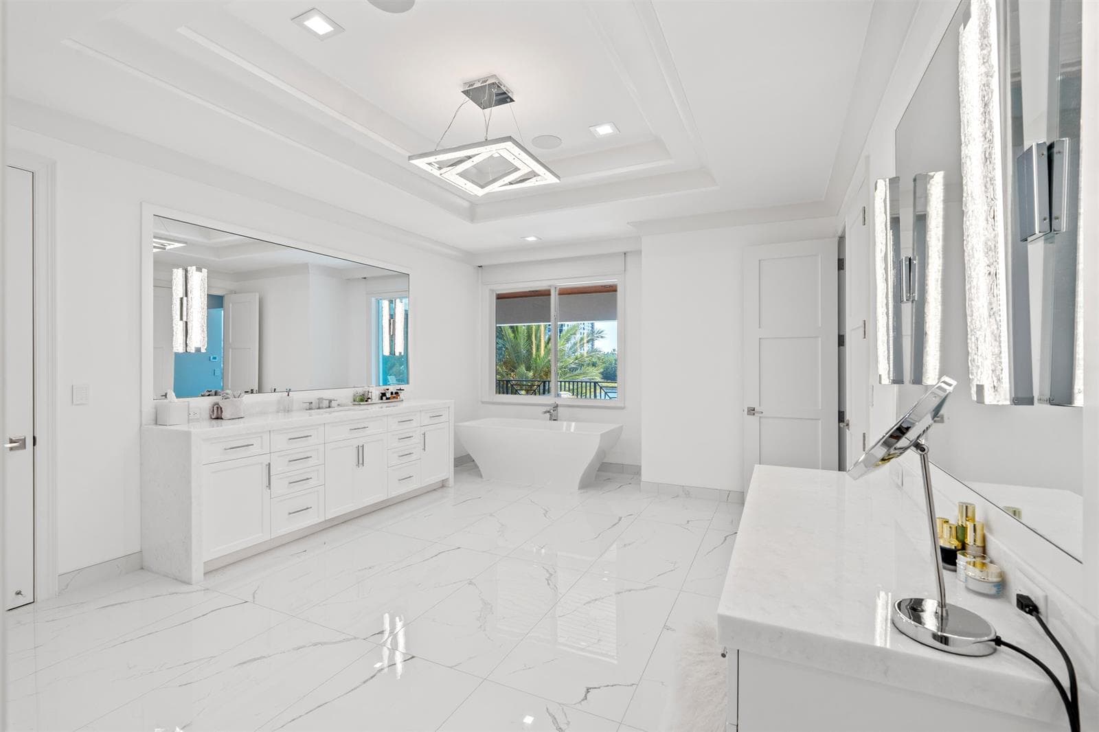 PRIMARY_BATH_RIGHT_ANGLE