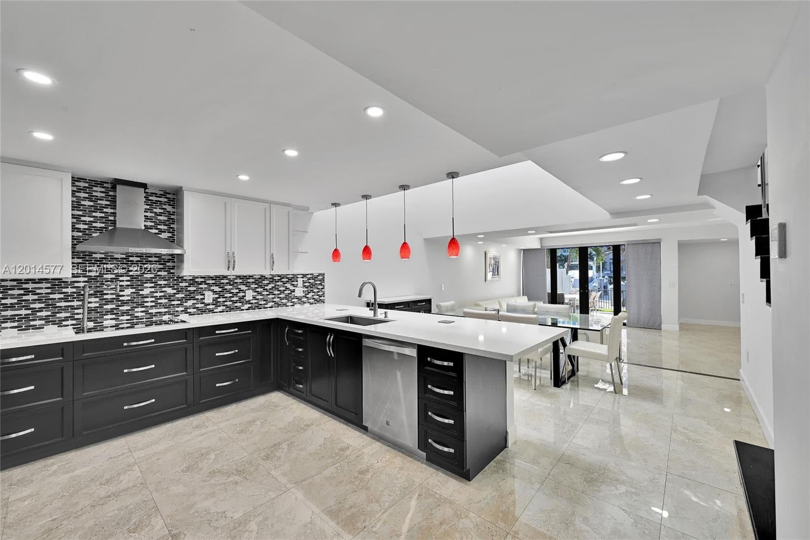 310 Poinciana Dr #802 photo 2