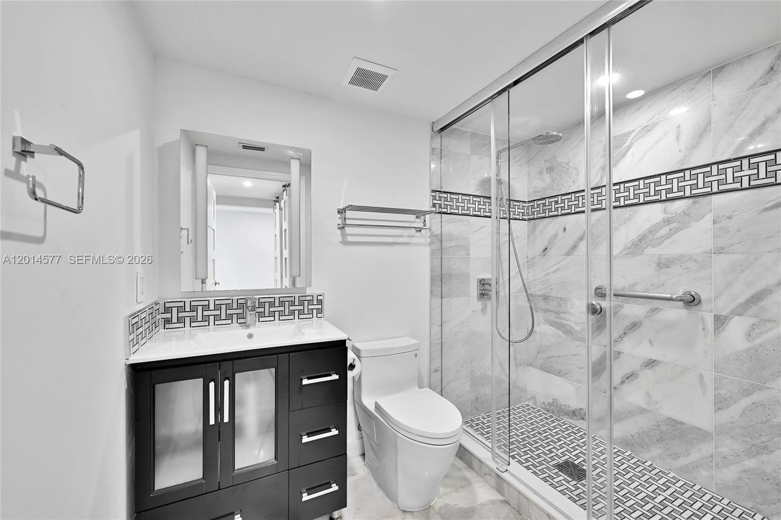 310 Poinciana Dr #802 photo 15