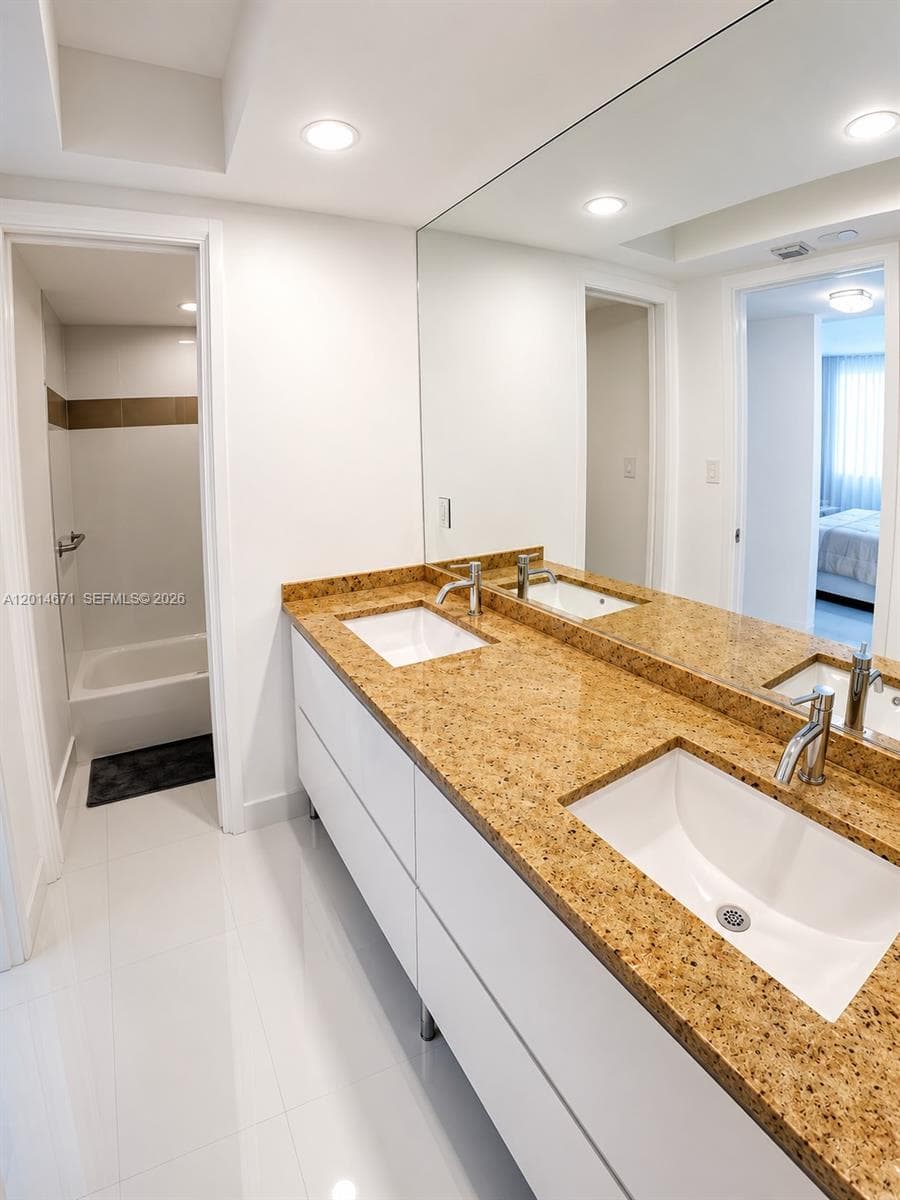 THE COLLINS CONDO · #614 in Miami Beach - Photo 31