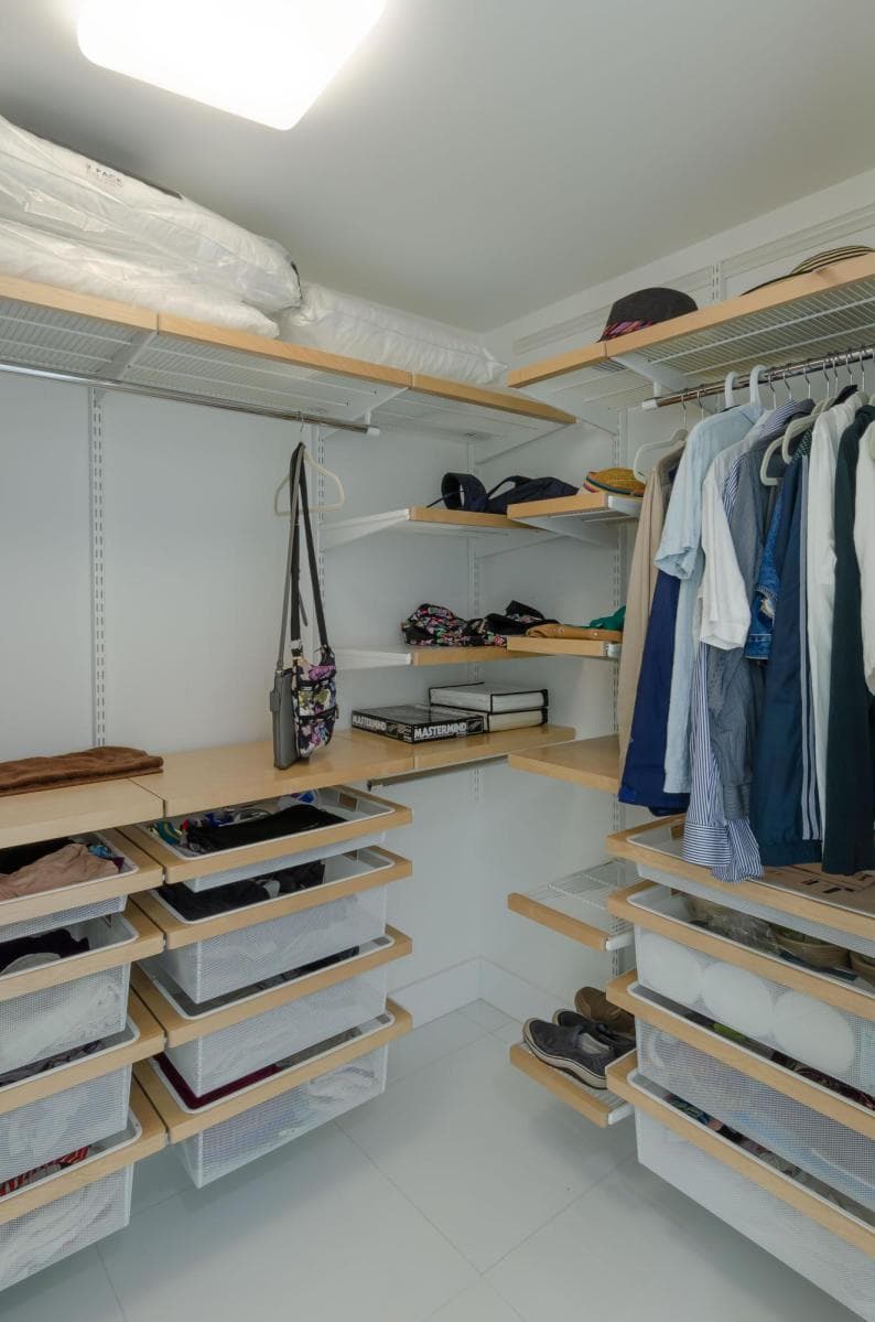 Master Bedrm Closet
