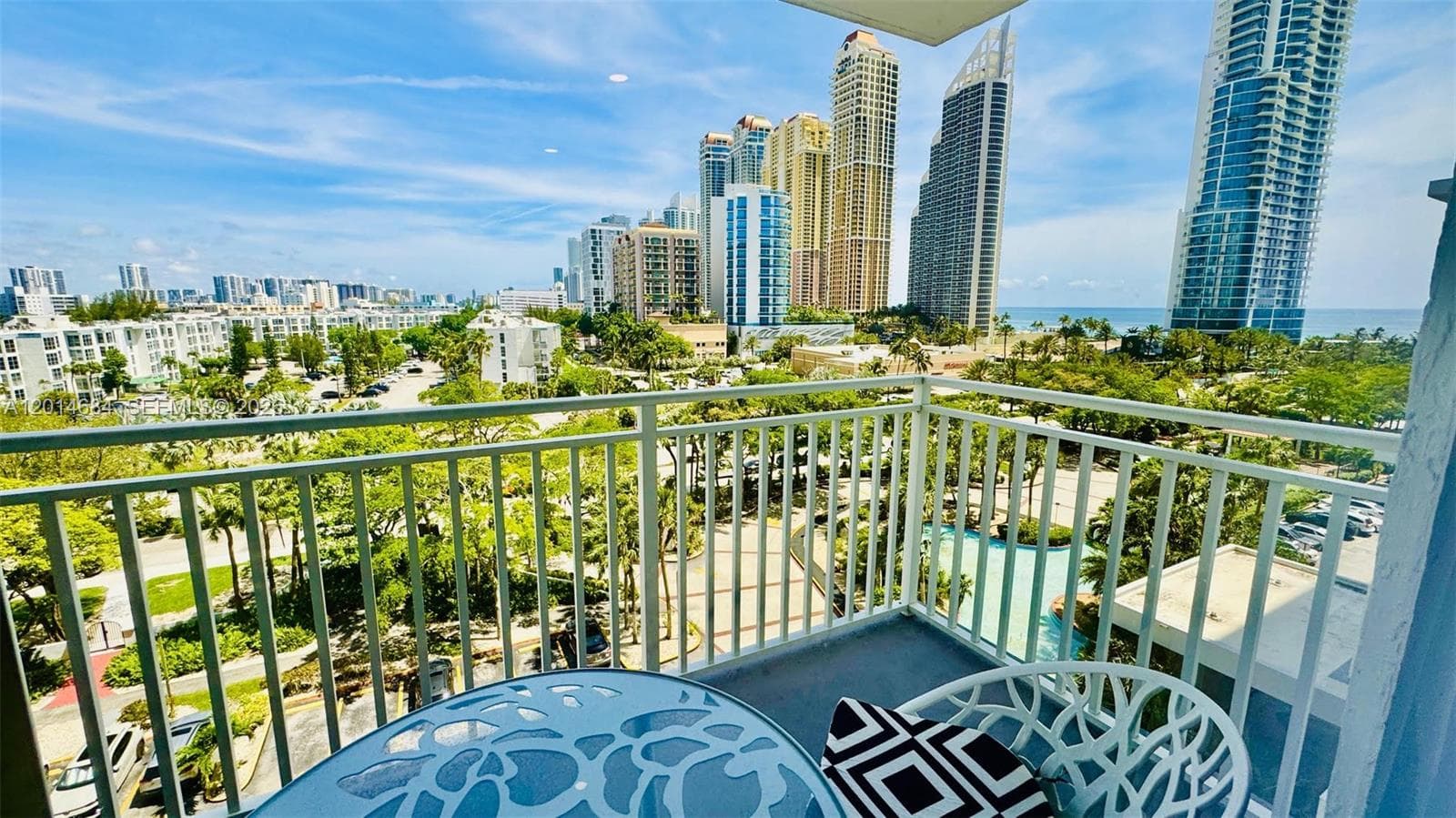WINSTON TOWERS 600 CONDO · #811 in Sunny Isles Beach - Photo 7