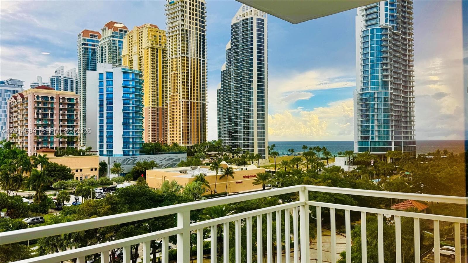 WINSTON TOWERS 600 CONDO · #811 in Sunny Isles Beach - Photo 5