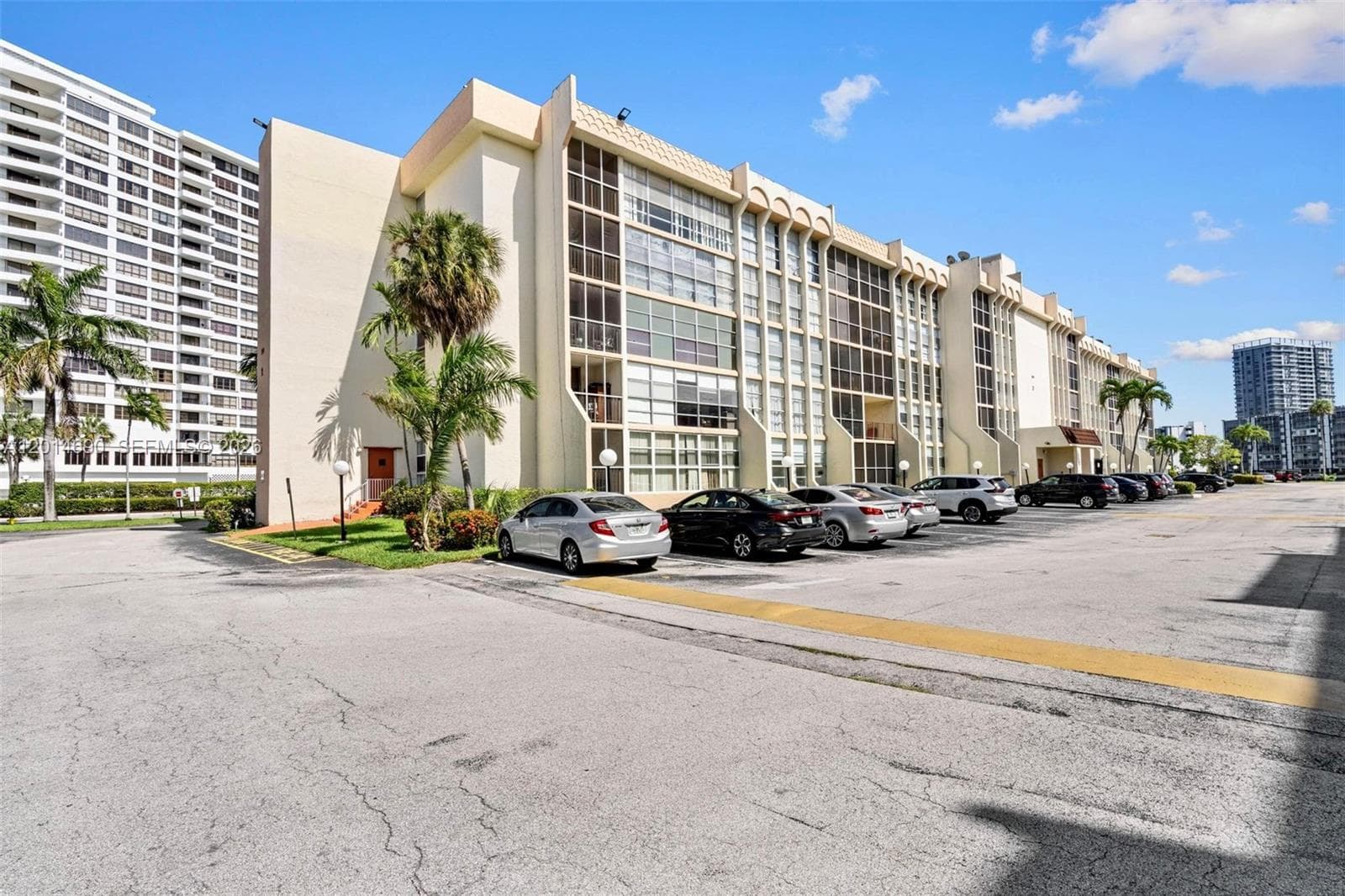DESOTO PARK CONDO · #518 in Hallandale Beach - Photo 2