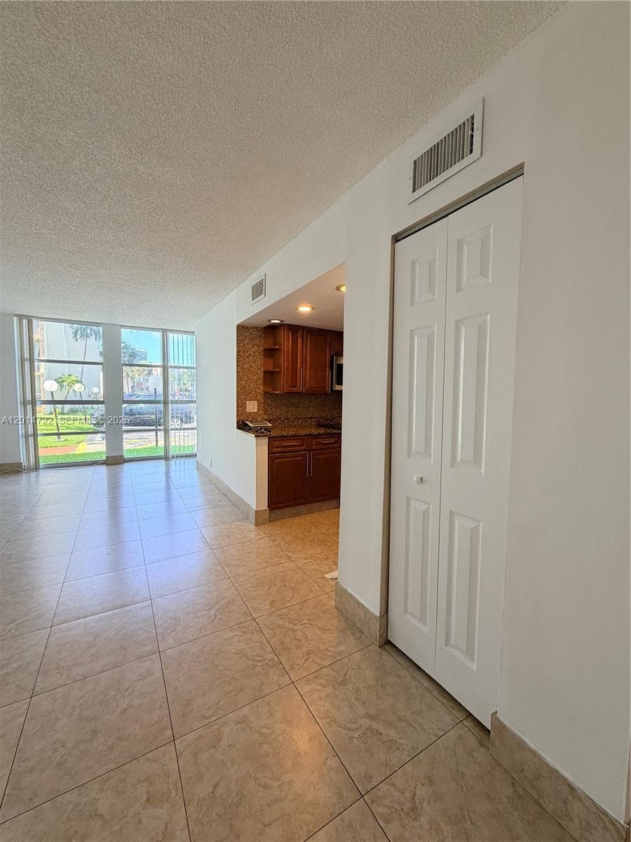 DESOTO PARK CONDO · #118 in Hallandale Beach - Photo 2