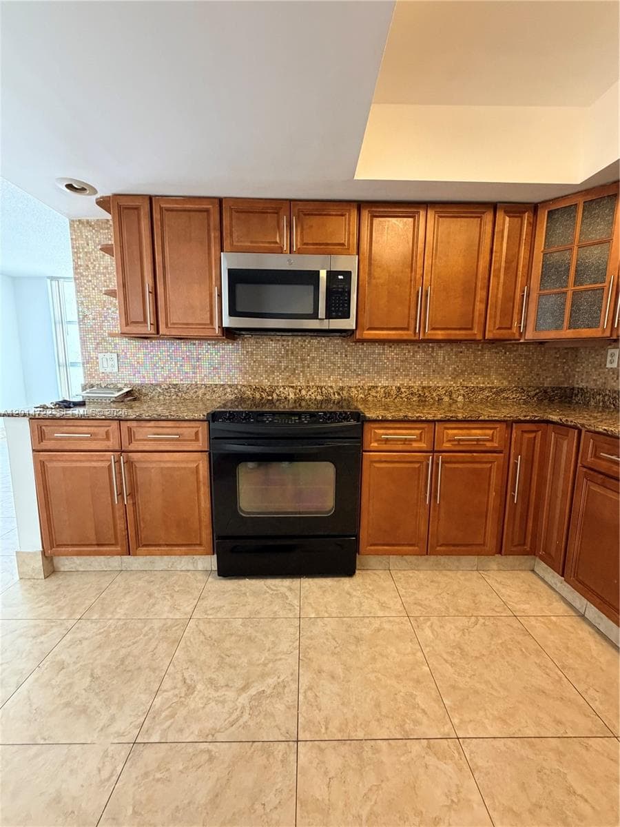 DESOTO PARK CONDO · #118 in Hallandale Beach - Photo 17