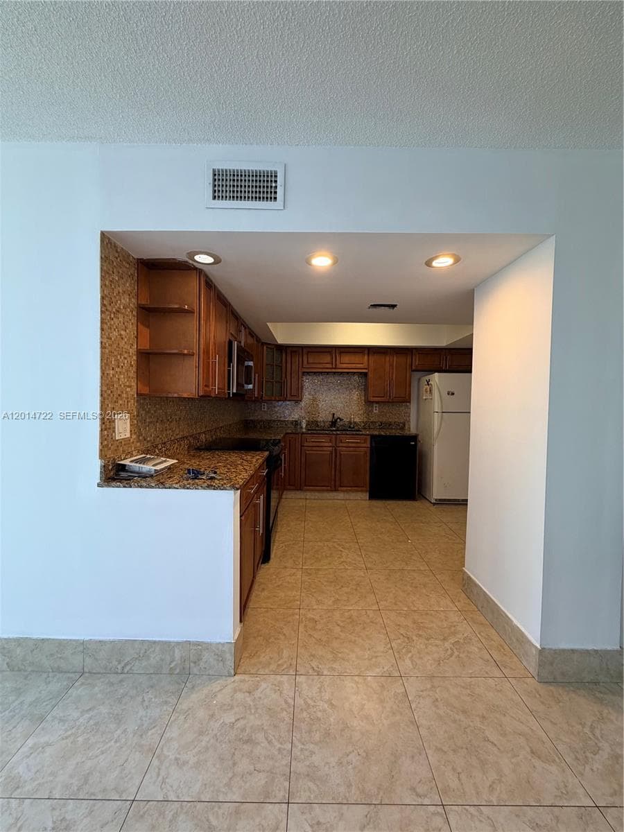 DESOTO PARK CONDO · #118 in Hallandale Beach - Photo 9