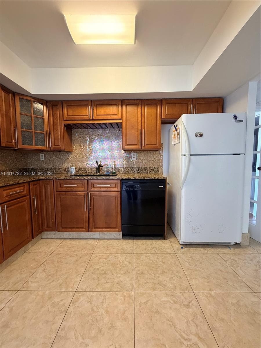 DESOTO PARK CONDO · #118 in Hallandale Beach - Photo 18