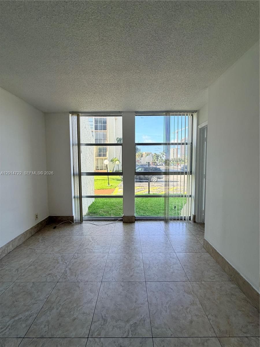 DESOTO PARK CONDO · #118 in Hallandale Beach - Photo 4