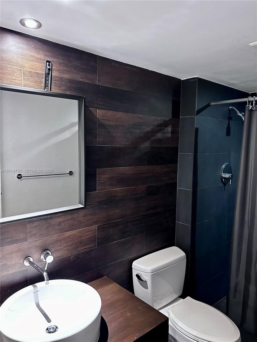 Ground  floor, full bath