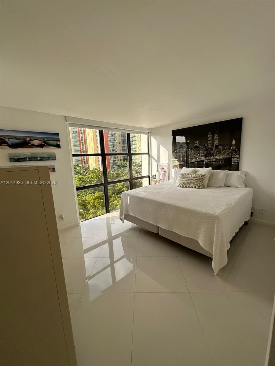 PLAZA OF AMERICAS CONDO P · #815 in Sunny Isles Beach - Photo 10
