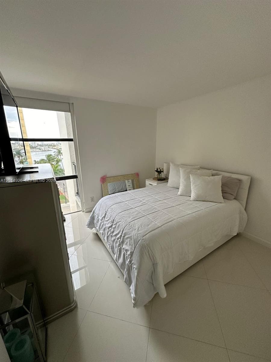 PLAZA OF AMERICAS CONDO P · #815 in Sunny Isles Beach - Photo 11