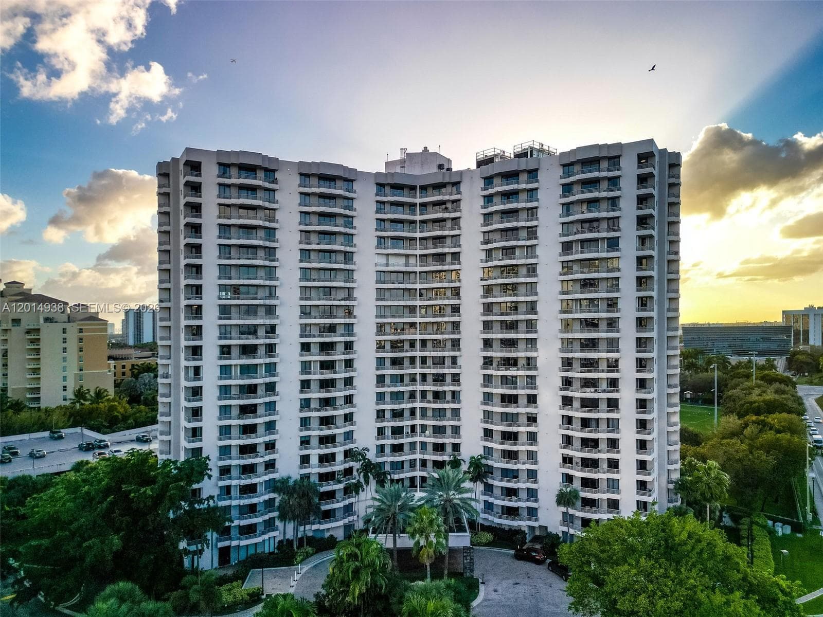 PARC CENTRAL AVENTURA SOU · #1816 in Aventura - Photo 35