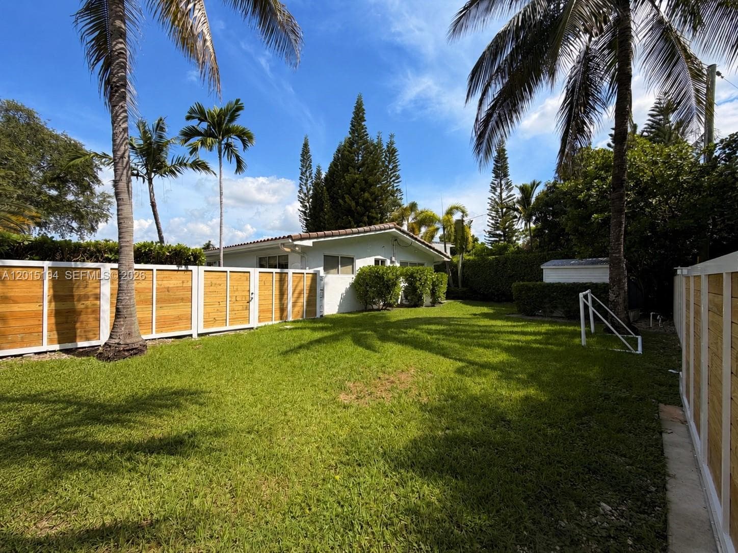 11445 N Bayshore Dr photo 32