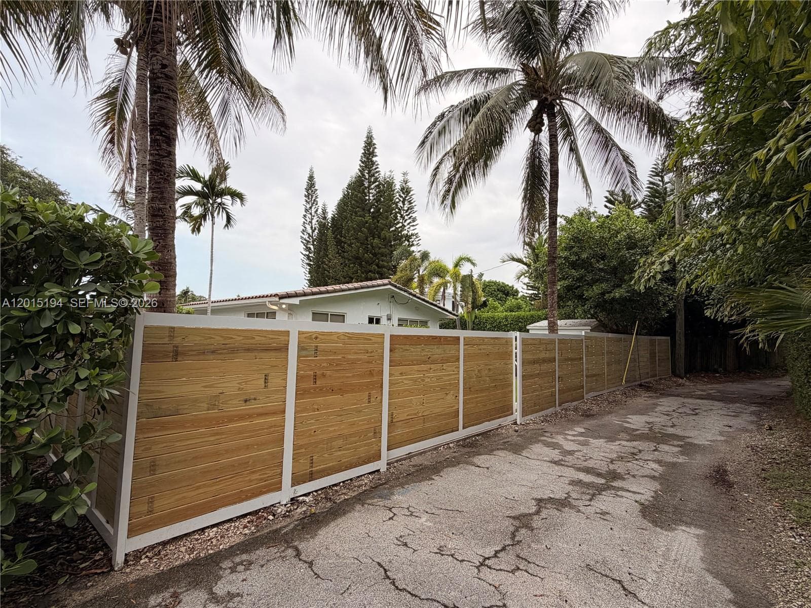 11445 N Bayshore Dr photo 31