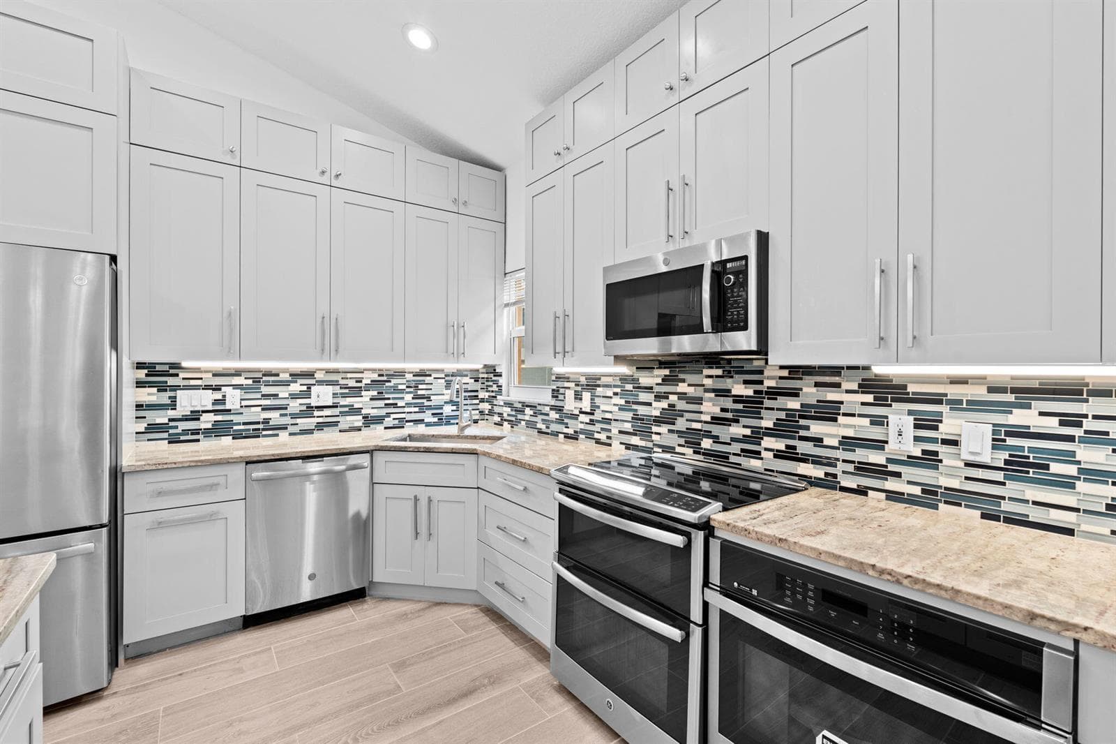 10-web-or-mls-A7405799