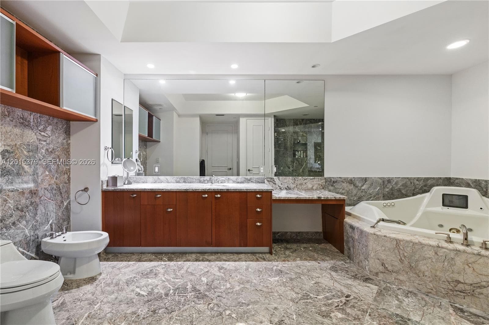 Turnberry Ocean Colony · #704 in Sunny Isles Beach - Photo 20