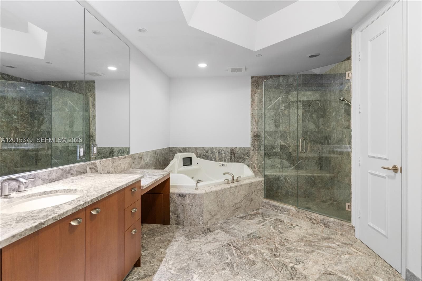 Turnberry Ocean Colony · #704 in Sunny Isles Beach - Photo 18