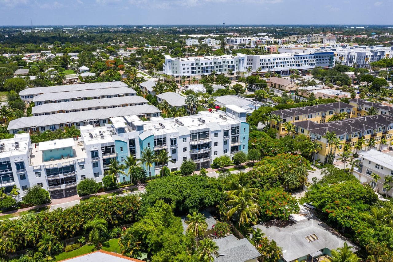 021-335SE6thAve-DelrayBeach-FL-small