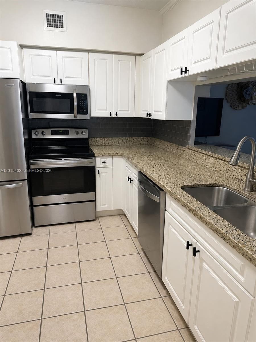 Unit is open and have a lot of space even have a pantry !