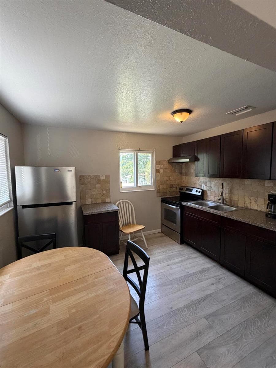 Kitchen / Dining