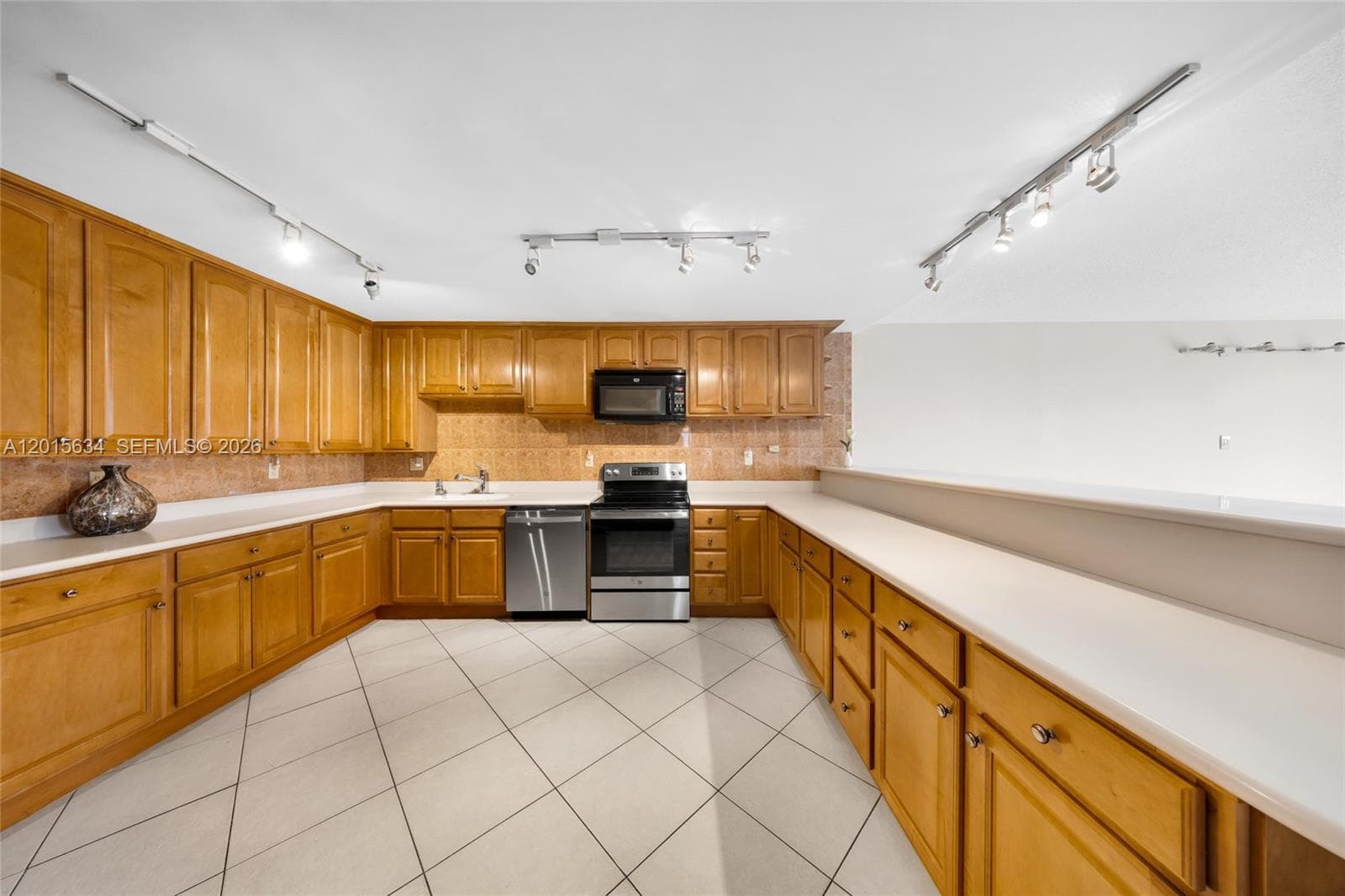 OLYMPUS CONDO · #212 in Hallandale Beach - Photo 7