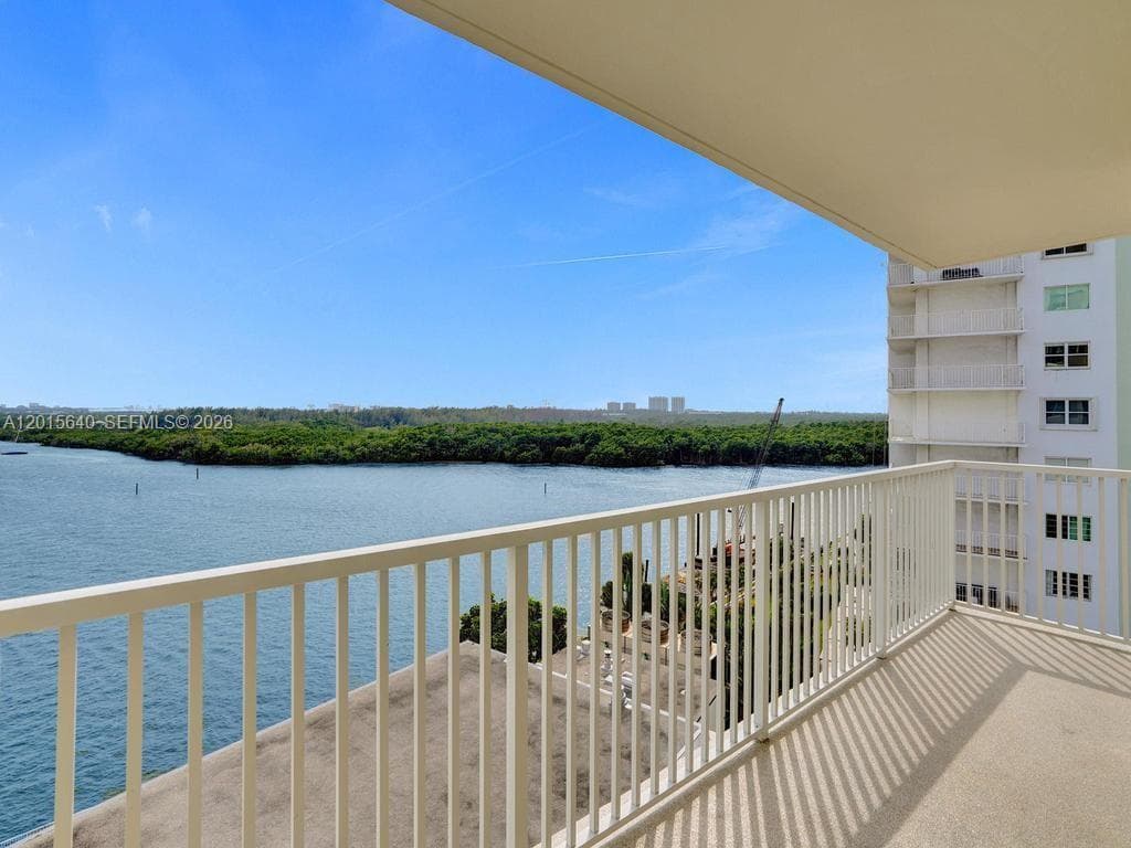 ARLEN HOUSE CONDO · #906 in Sunny Isles Beach - Photo 17