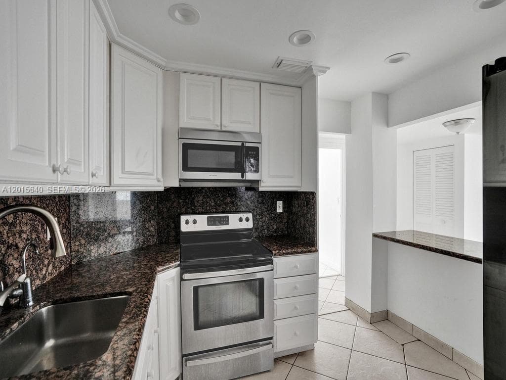 ARLEN HOUSE CONDO · #906 in Sunny Isles Beach - Photo 32