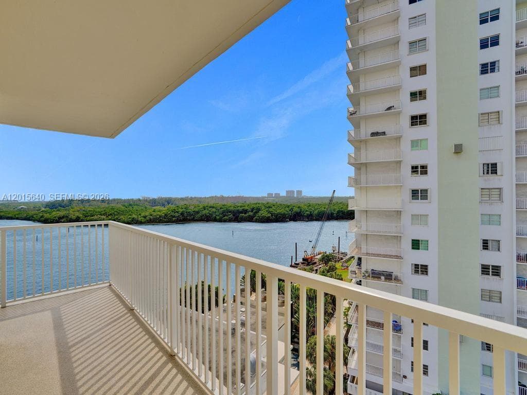 ARLEN HOUSE CONDO · #906 in Sunny Isles Beach - Photo 18