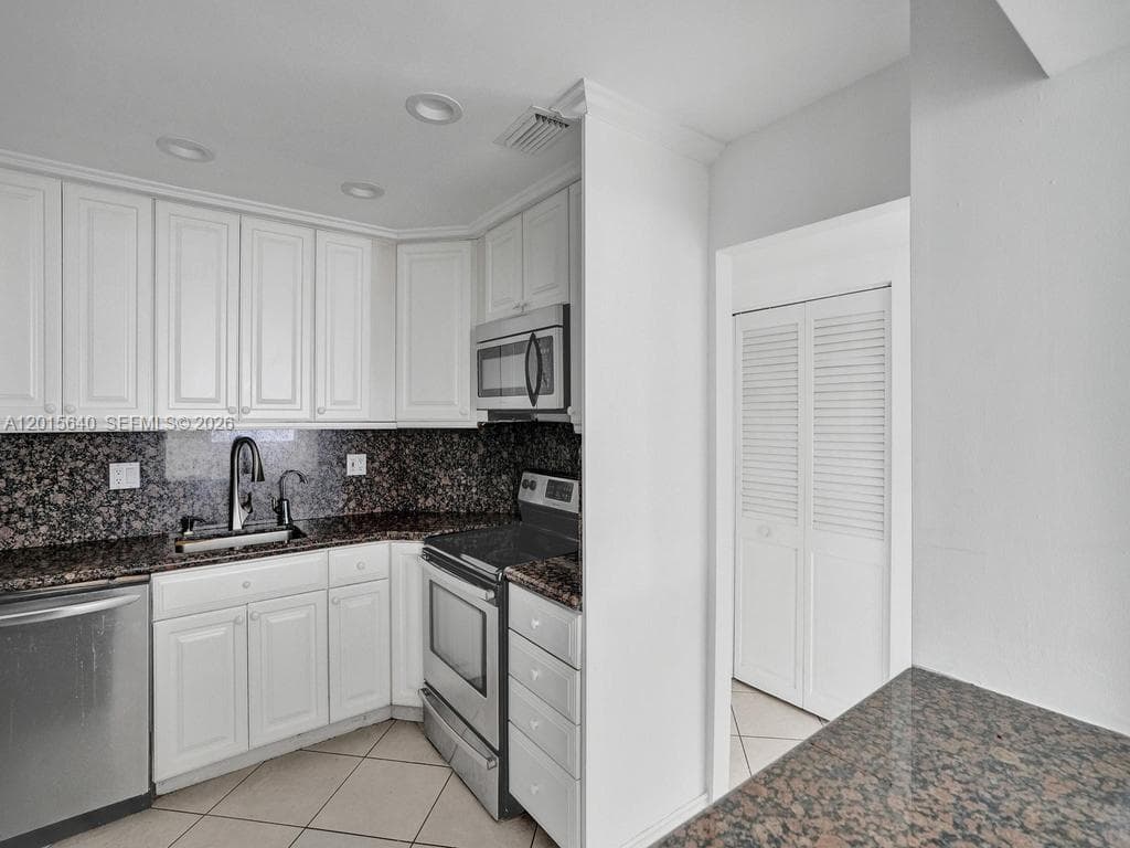 ARLEN HOUSE CONDO · #906 in Sunny Isles Beach - Photo 31