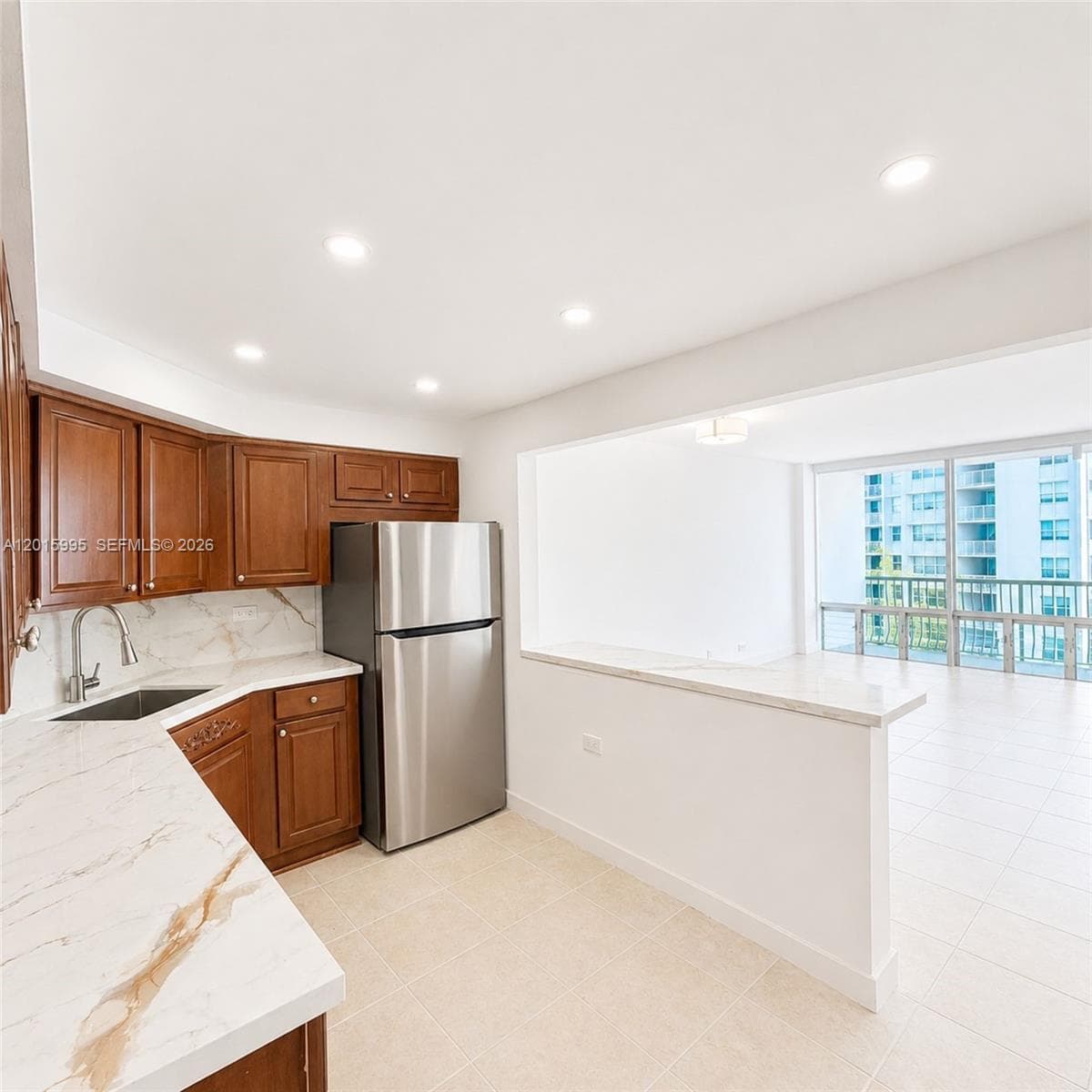 BRICKELL BAY TOWER CONDO · #1104 in Miami - Photo 6