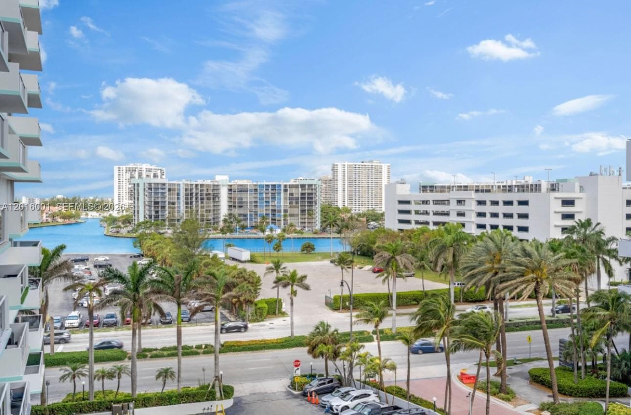 SEA AIR TOWERS CONDO · #1015 in Hollywood - Photo 19