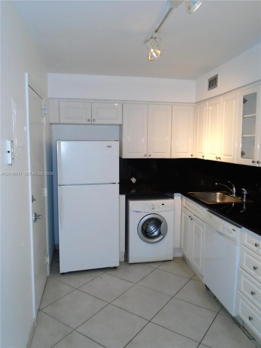 Aquasol Condominium · #6R in Miami Beach - Photo 23