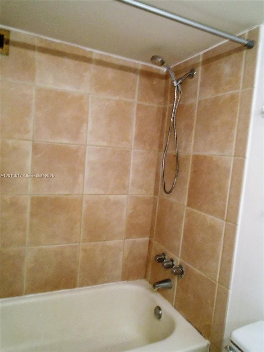 Aquasol Condominium · #6R in Miami Beach - Photo 17