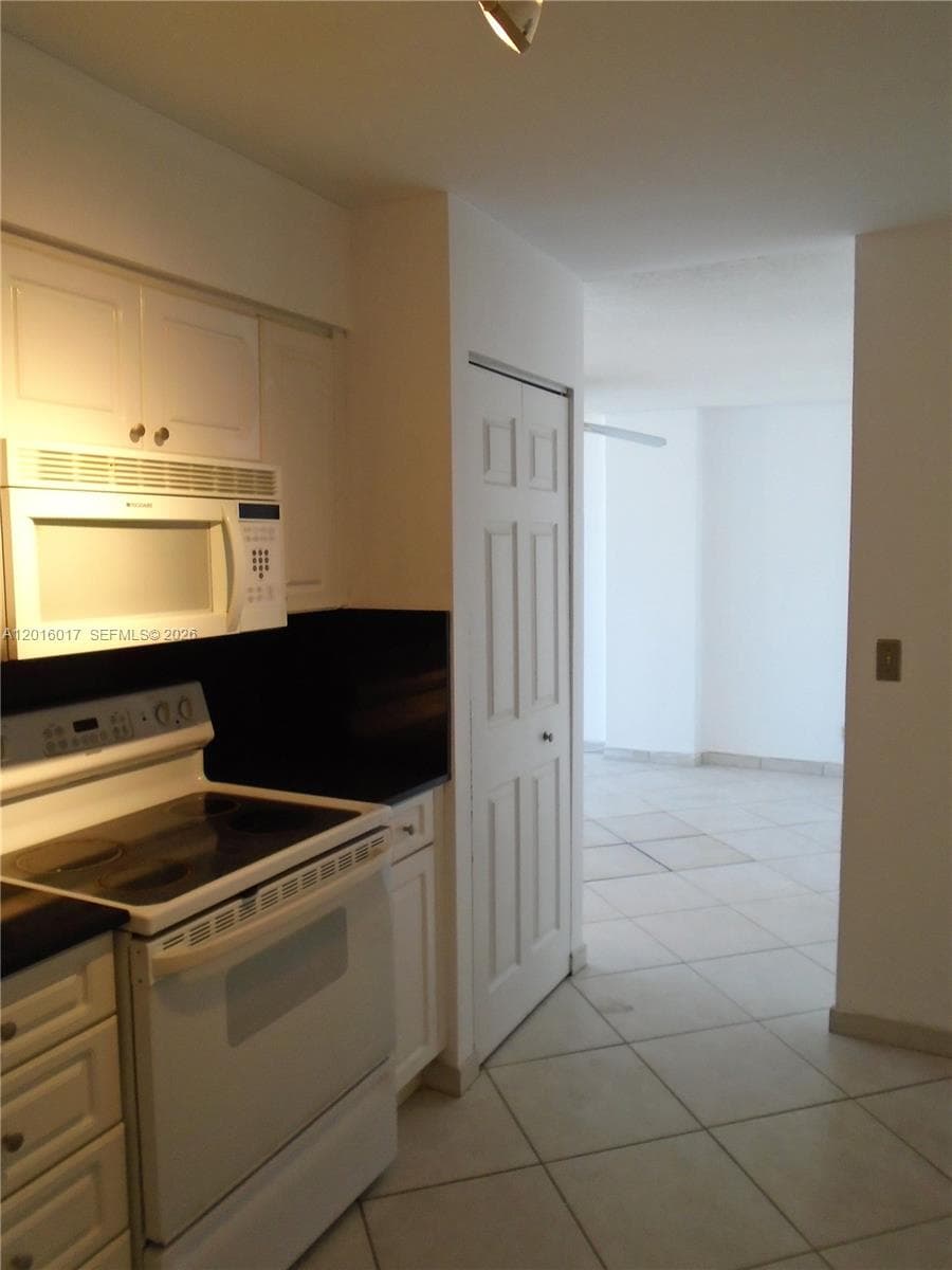 Aquasol Condominium · #6R in Miami Beach - Photo 24