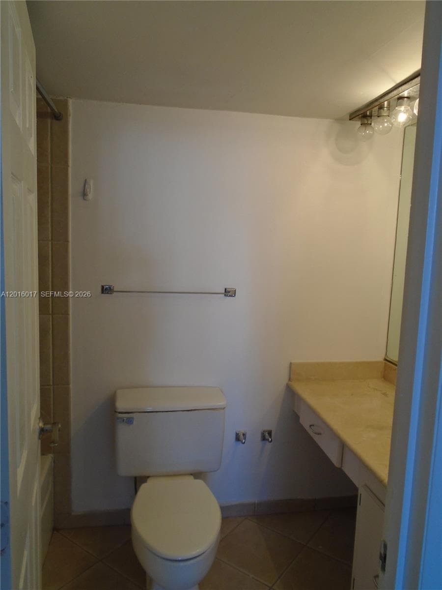 Aquasol Condominium · #6R in Miami Beach - Photo 18