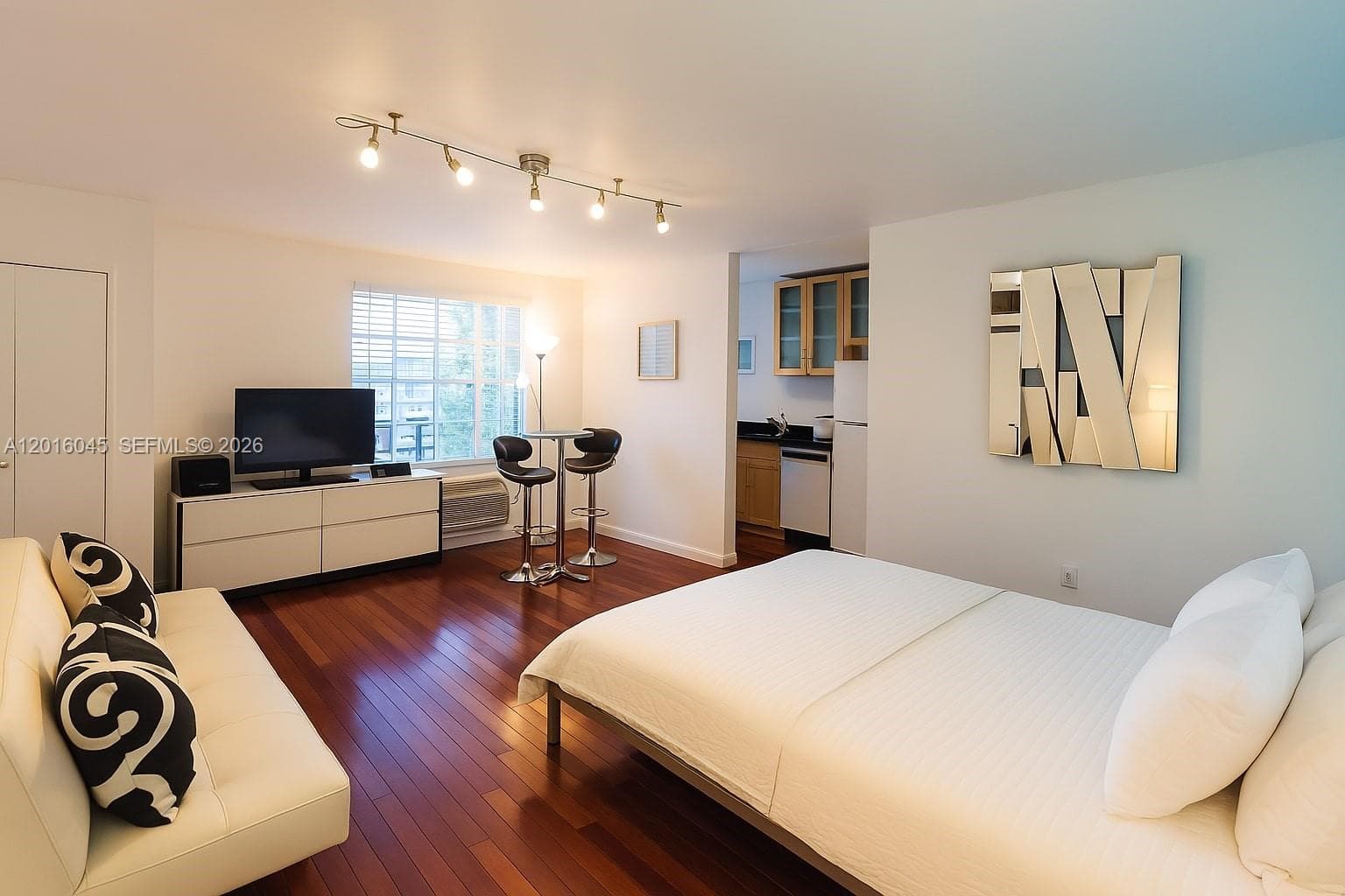 SOUTH BEACH HUDSON CONDO · #106 in Miami Beach - Photo 1