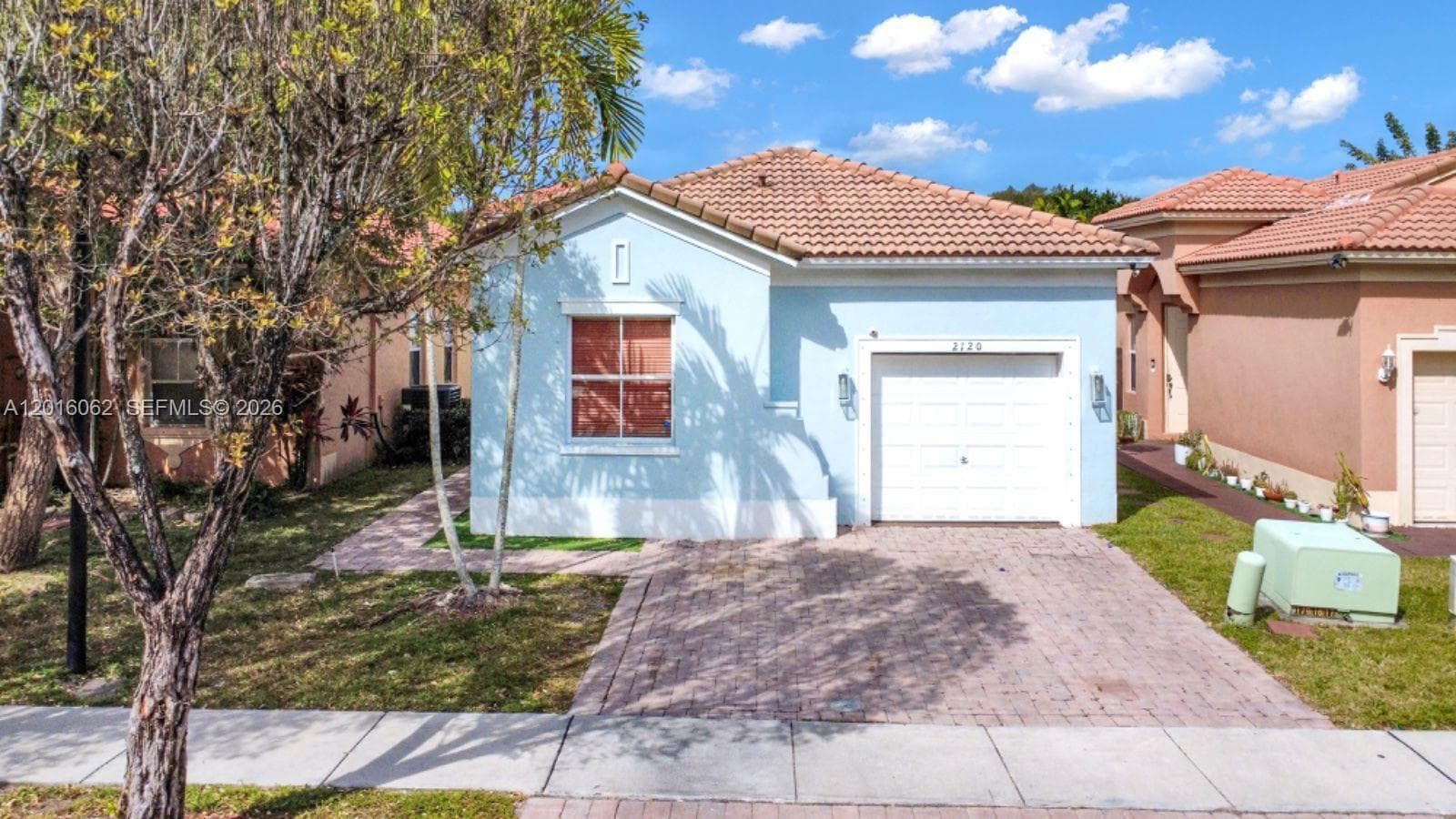 2120 NE 37th Rd #1 photo 4