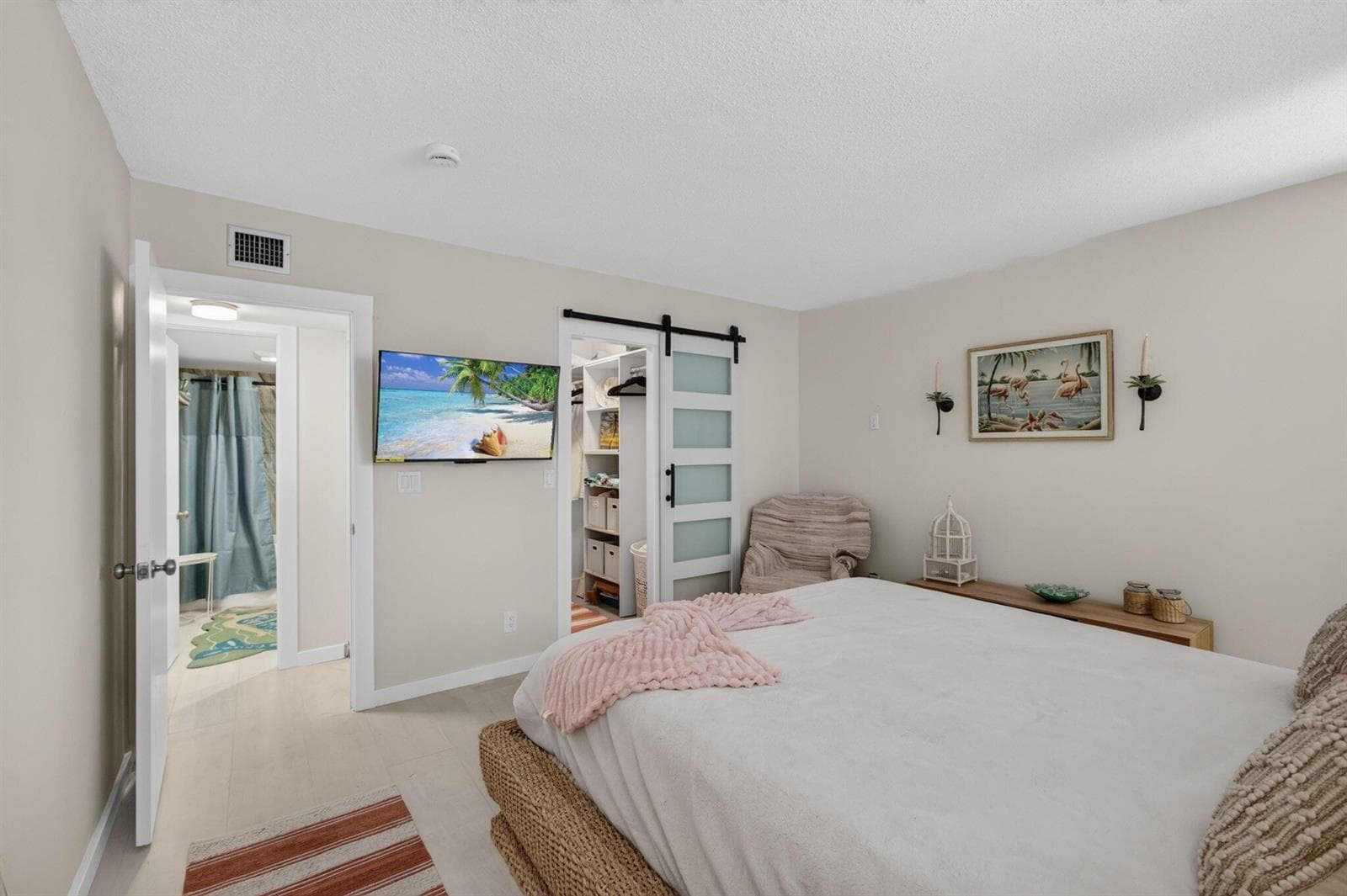 Bedroom Photo #1