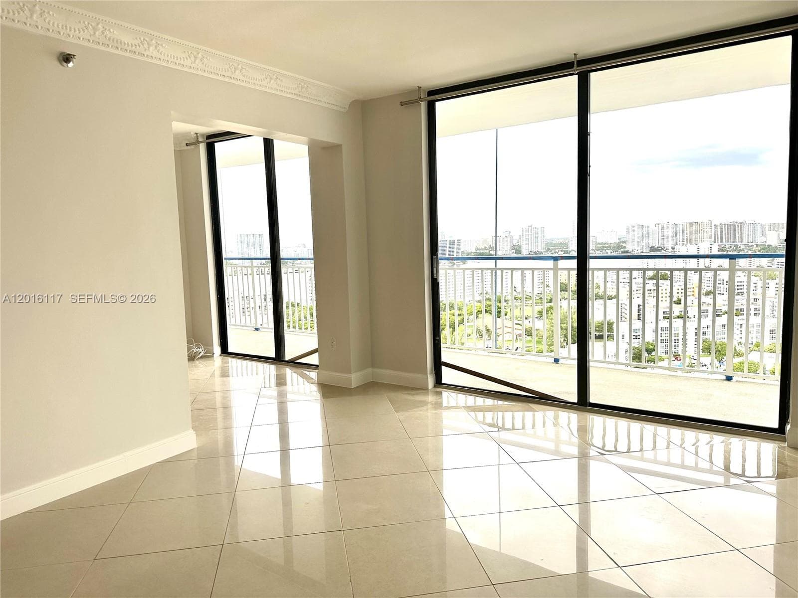 WINSTON TOWERS 600 CONDO · #2411 in Sunny Isles Beach - Photo 2