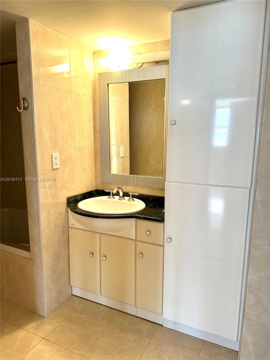 WINSTON TOWERS 600 CONDO · #2411 in Sunny Isles Beach - Photo 20